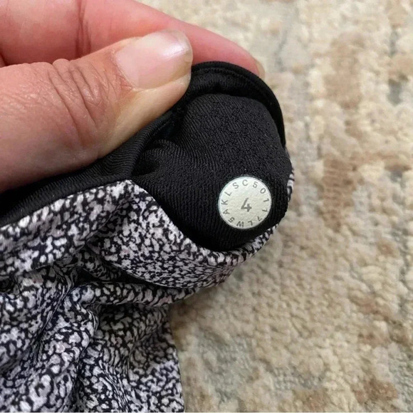 lululemon Invigorate 7/8 Chakra Print Alpine White Black Yoga Pants Leggings: 4 - Picture 7 of 10